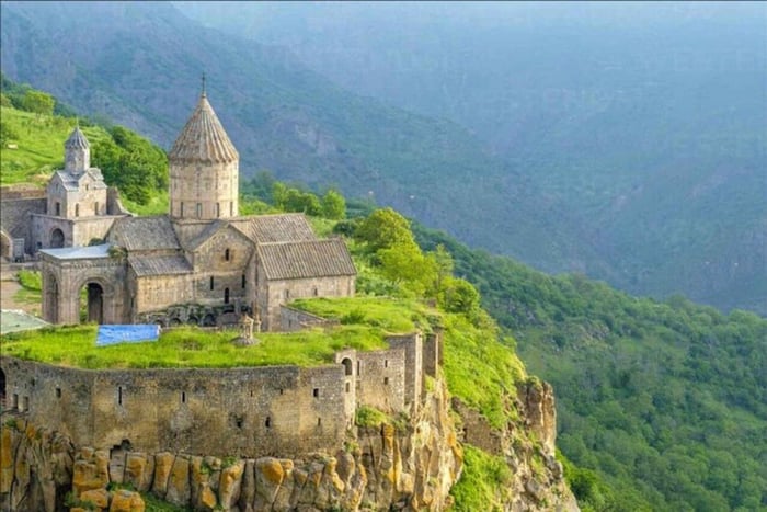 From Yerevan: Tatev Monastery, Khndzoresk & Areni Tour