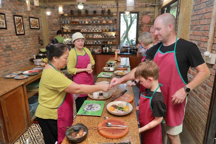Hue: Perfume River Cruise and Riverside Cooking Class