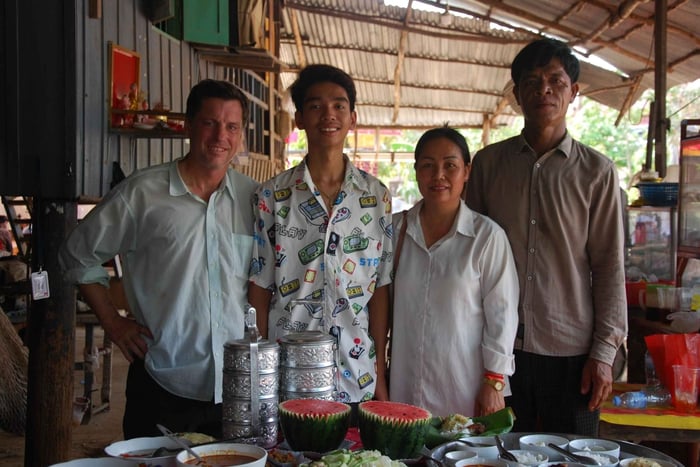 Kampot: Almoço com Família Local, Mosteiro e Passeio por Fazenda em Aldeia