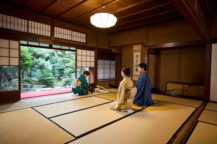 Karasumashijo: Kimono Tea Ceremony with Matcha and Sweet