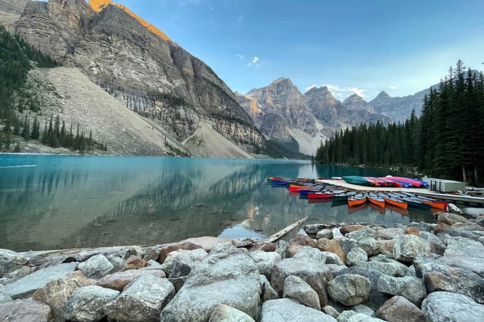 Lake Louise and Moraine Shuttle From Calgary, Canmore, Banff