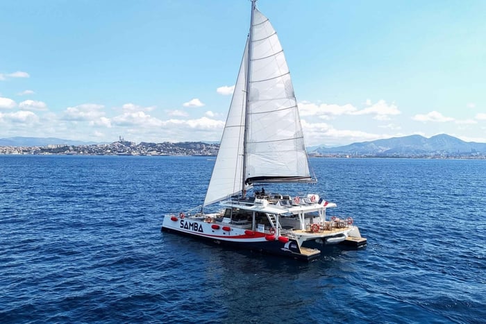 Marseille: Brunch på sjøen i Calanques med maxi-katamaran