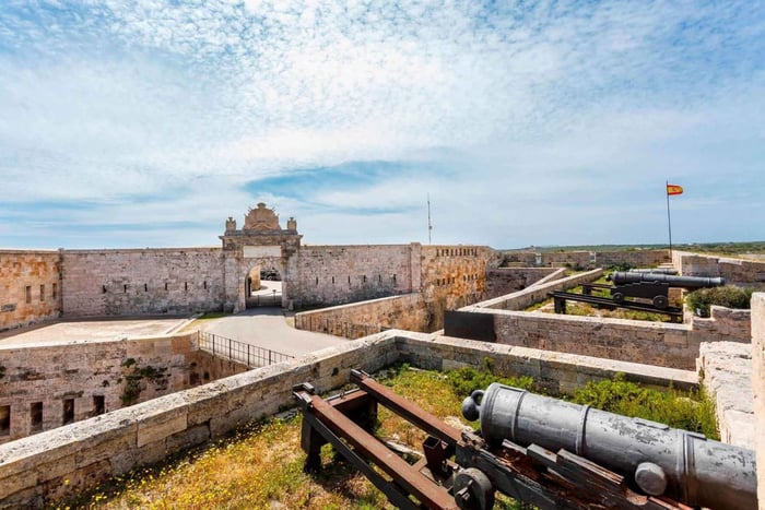 Menorca: La Mola, Isabel II-fæstningen