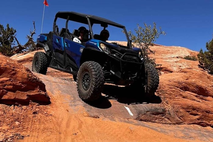 Moab: Aventura guiada ao pôr do sol em U-Drive UTV na Hell's Revenge