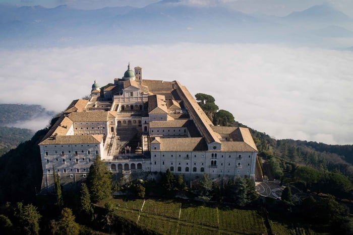 Montecassino: Matka luostarikirjaston läpi