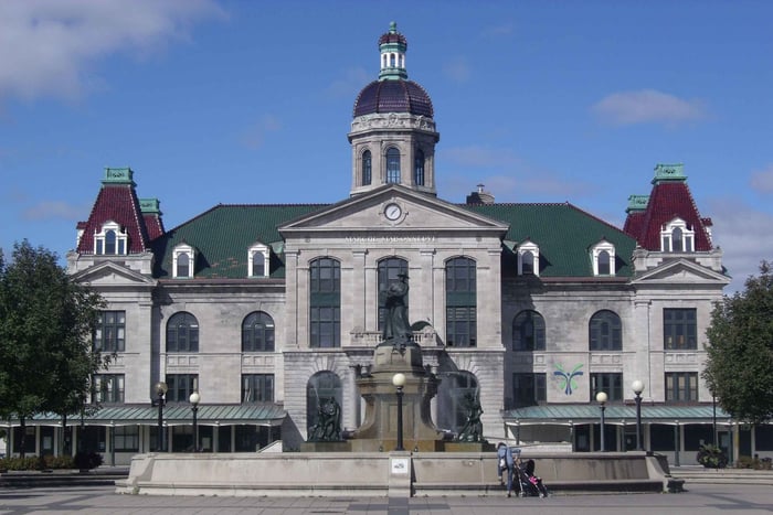 Montreal: Guided tour of the Cité de Maisonneuve