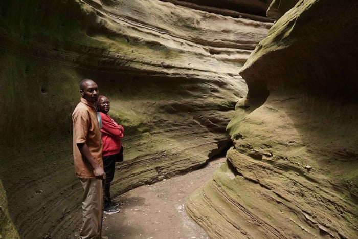 Nairobi: Hell’s Gate, Crescent Island, & Raptor Center Tour