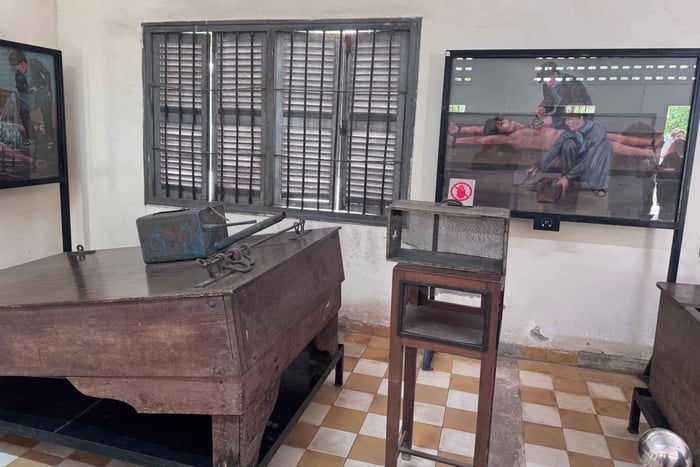 Phnom Penh: Khmer Rouge History Tour with Museum Entry