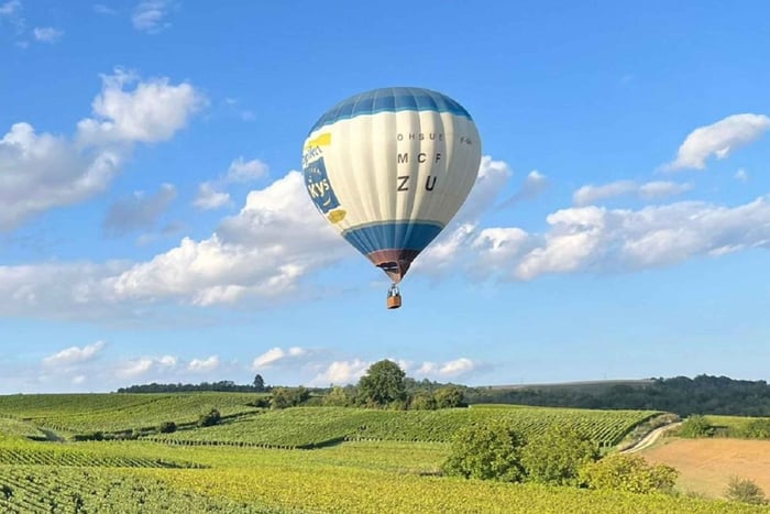 Reims (Pouillon) : Vol en Montgolfière avec Champagne