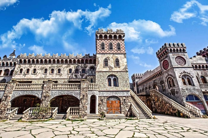 Saghmosavank Canyon, Armenian Alphabet & Voskevaz Wine Tour