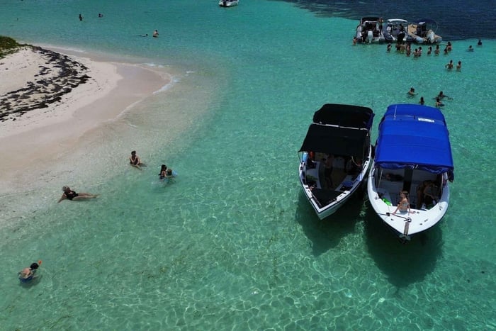 Sainte-Rose: Le Grand Cul-de-Sac Marin + Snorkeling + Meal by the water