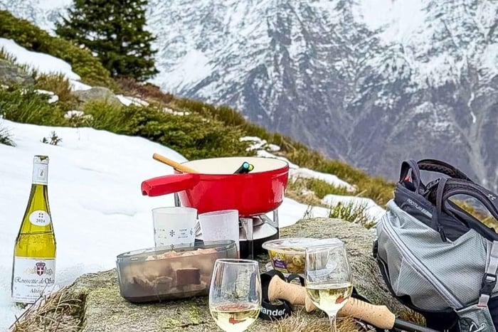 Fottur i solnedgang og fondue i Alpene med guide