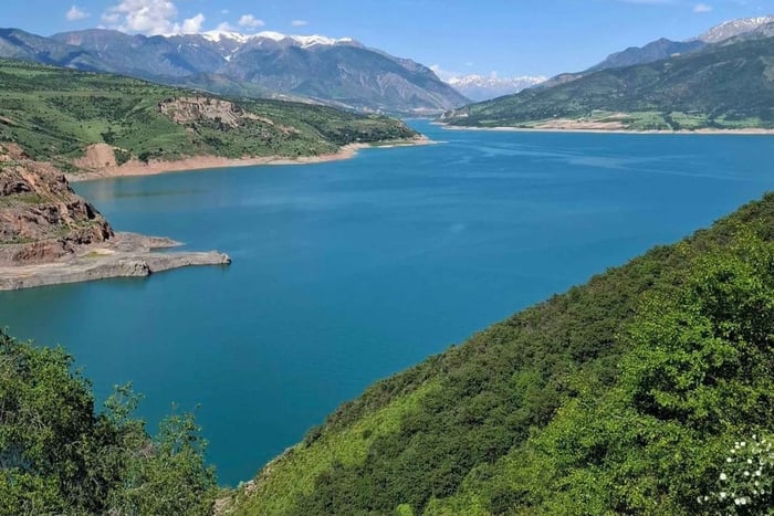 Tashkent Mountains: Charvak Lake, Chimgan & Amirsoy Day Trip