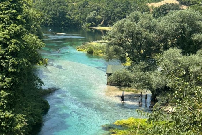 Vlora: wycieczka 1-dniowa do Blue Eye, na plażę Ksamil i do wodospadu Borsh