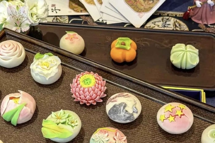 Xi'an: Tang-Style Pastry Making Class with Tea