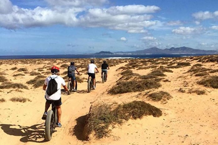 De Corralejo: Visita guiada de E-Bike/E-scooter a Fuerteventura