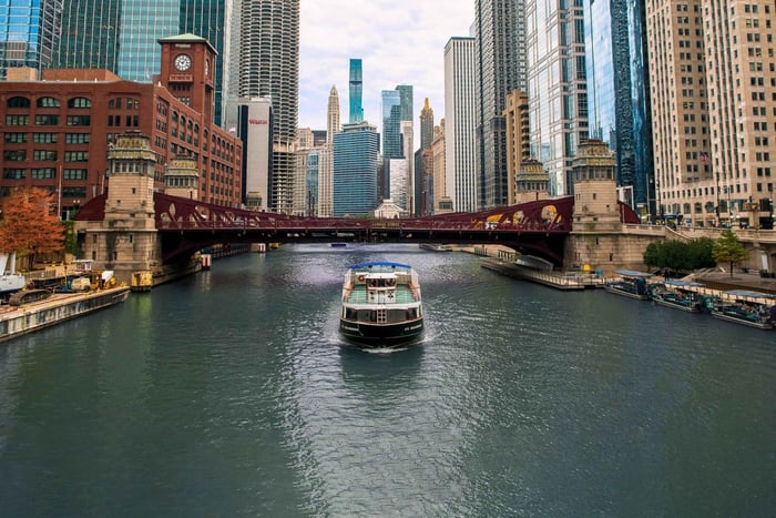 Chicago: Architecture Boat Tour with Drinks