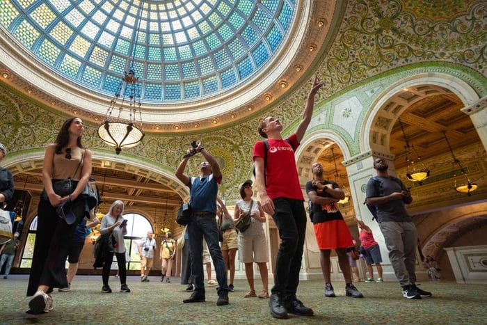 Chicago Walk: Prohibition, Architecture & Hidden Gems