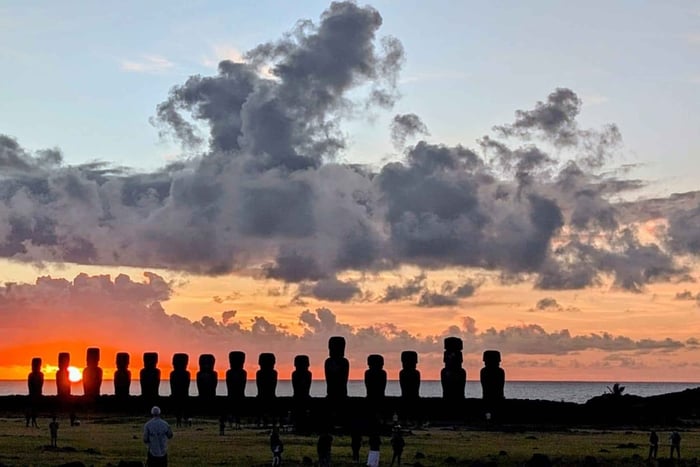 Ahu Tongariki Sunrise: Sunrise Sightseeing Tour with Transportation