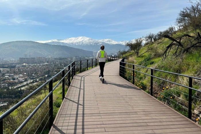 La cordillera de los Andes en patinete eléctrico, cultura y naturaleza
