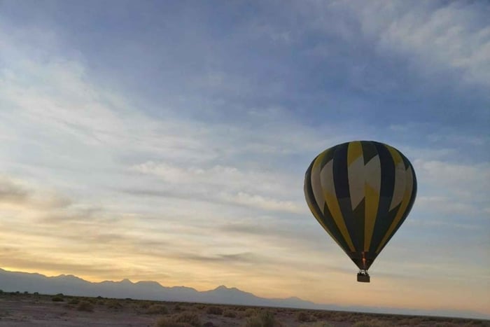 Atacama: San Pedro de Atacama Sunrise Hot Air Balloon Ride