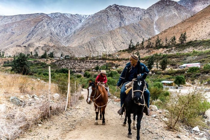 Cochiguaz: Horseback Riding, River and Mountain Range