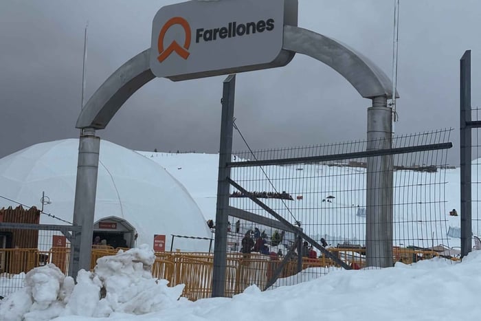 Panorama-Sightseeing-Tour: Fahrt nach Valle Nevado und Farellenos und Rückfahrt nach Santiago