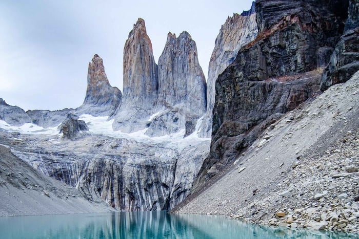 Puerto Natales : randonnée à la base de Torres del Paine avec transfert