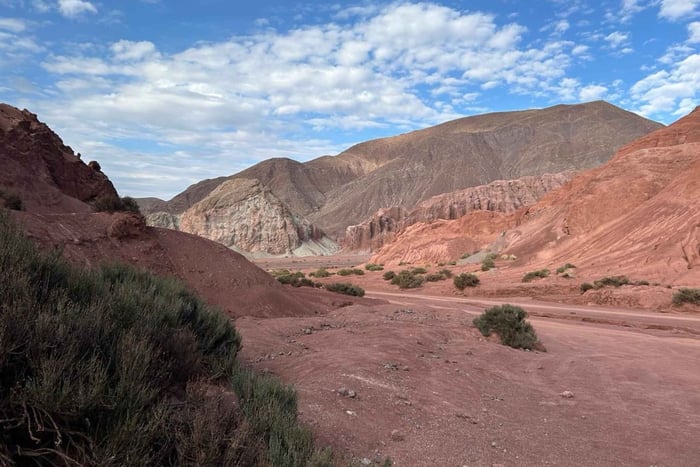 Excursão ao Vale do Arco-Íris + Petróglifos (Yerbas Buenas)
