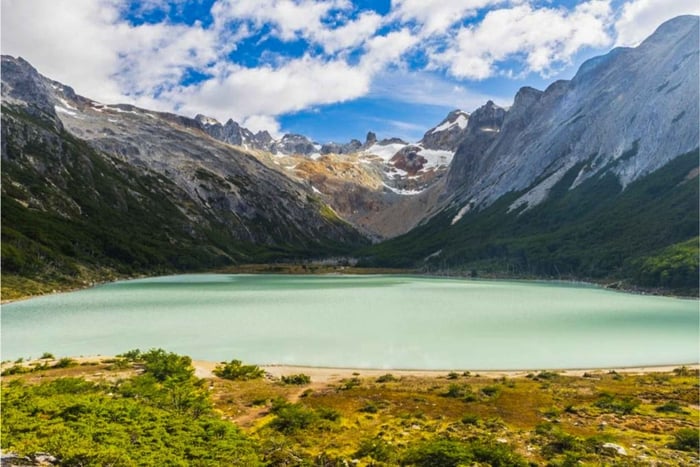 Ushuaia: Laguna Esmeralda Guided Trek with Box Lunch