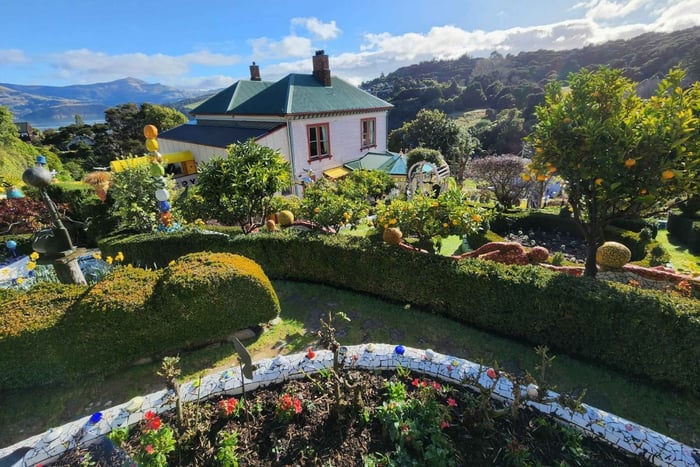 Desde tour de 1 día a Akaroa con la Casa de los Gigantes