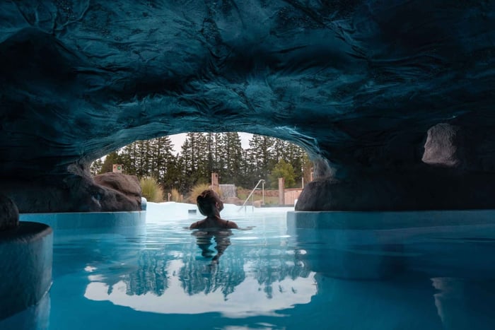 Piscines thermales de Ōpuke : Entrée réservée aux adultes avec bar de baignade