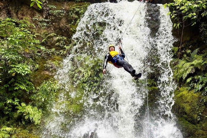 Aventura de barranquismo de medio día en el cañón de Tui