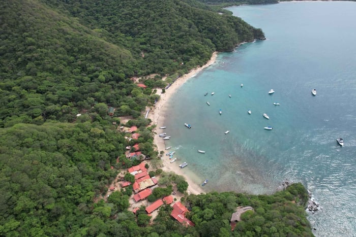 2-Payas Sightseeing Tour of Tayrona Park