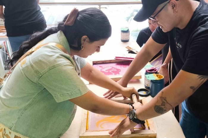 Basic screen-printing workshop: Print your own T-shirt in Cali
