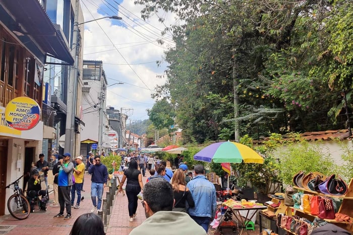 Bogotá: Usaquén Walking Tour + Sunday Arts Market