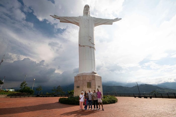 Cali : monument Cristo Rey avec transfert