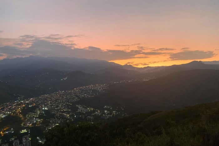 Cali: TRES CRUCES - Cali's most popular hike and monument