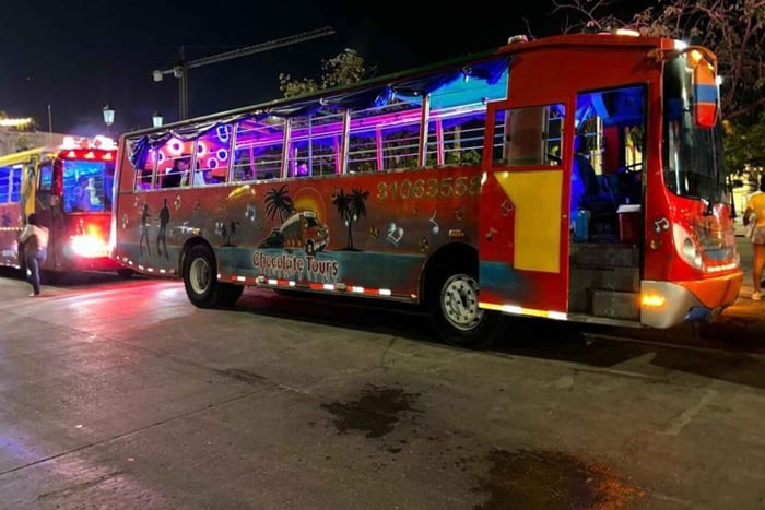 Cartagena: Tour in autobus Chiva Party con ingresso in discoteca