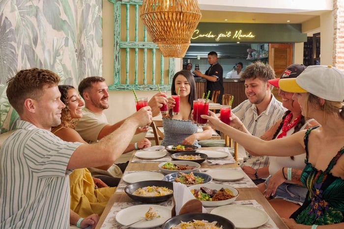 Cartagena Food Tour: 10 Dishes, Street Food & Sit-down stops