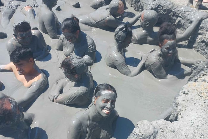 Cartagena: Modder Vulkaan Tour met Lunch, Zwembad en Strand