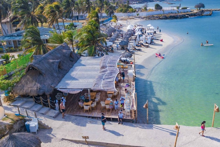 Cartagena: Viagem de um dia ao Clube de Praia Palmarito com buffet de almoço.