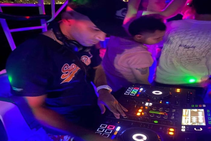 Cartagena: PartybayYacht with Open Bar and DJ On Board!
