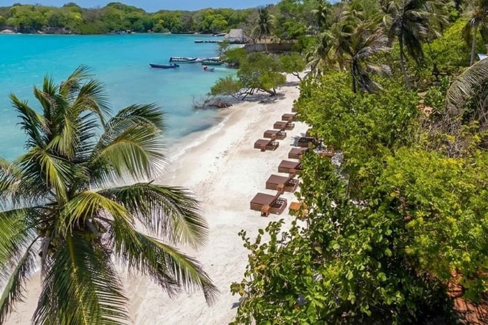 Cartagena: Private Beach Club Day Pass in Islas del Rosario