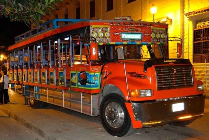 Cartagena: Combo Playa Blanca Tradicional og Rumba i Chiva