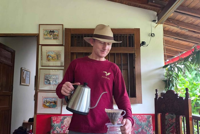 Excursão turística cafeeira em Jardin. Experiência autêntica em uma fazenda tradicional