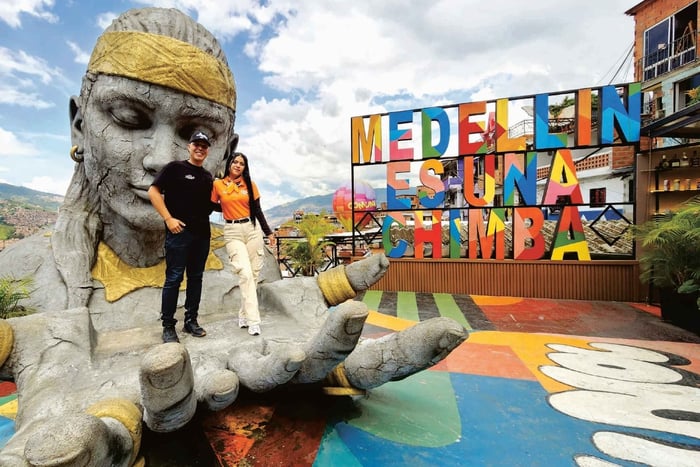 Comuna 13: Tour em Grupo de História, Arte e Transformação