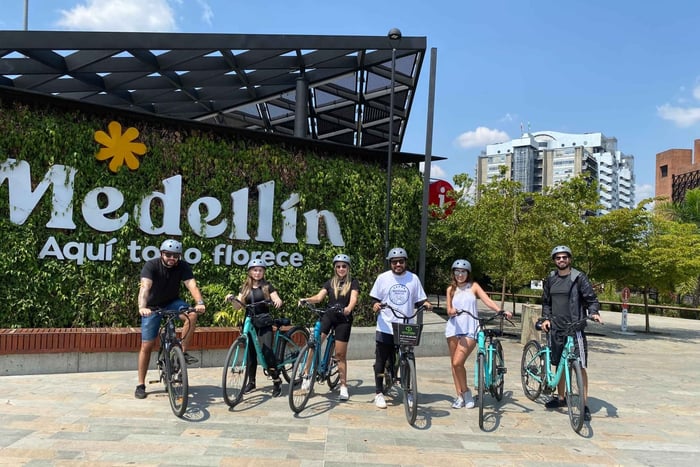 E-Bike City Tour Medellin with Local beer and Snacks