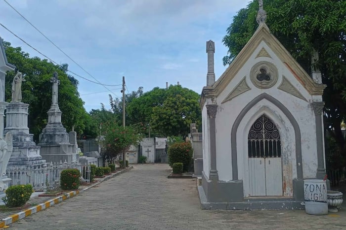 Explore the history of Barranquilla's universal cemetery