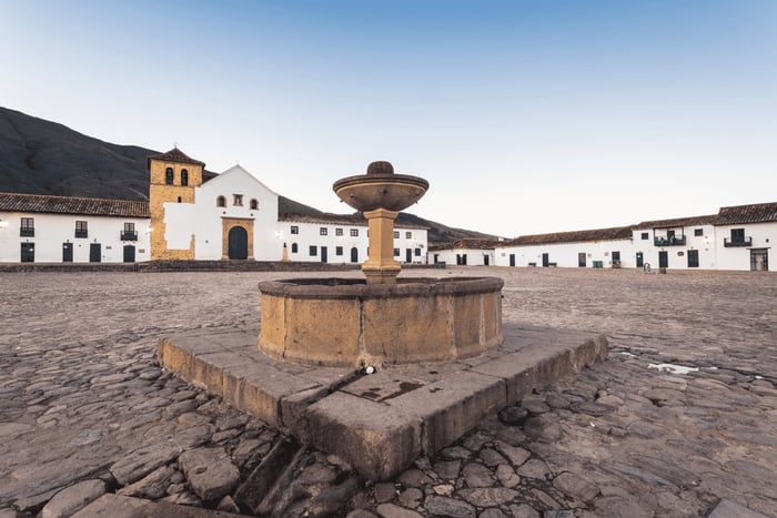 Desde Bogotá: tour de 2 días por Villa de Leyva y aguas termales